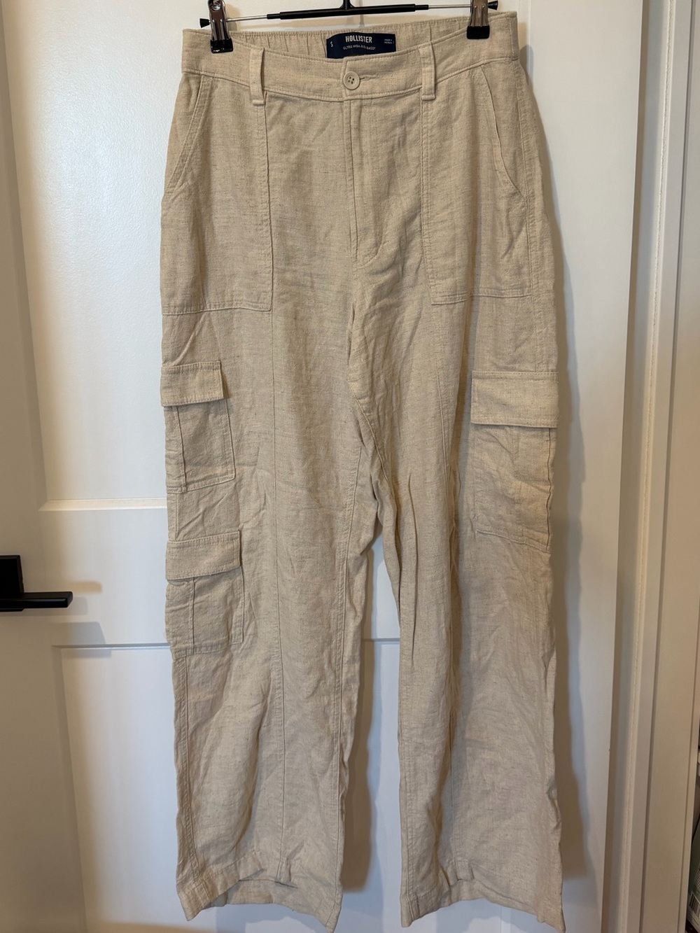Hollister women’s Cream Cargo Linen-Blend Pants